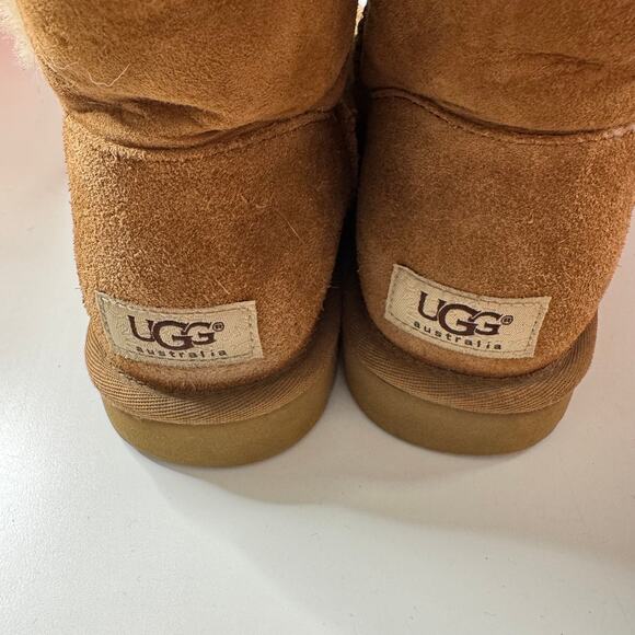 UGG AUSTRALIA Classic Bailey Button Boots Tan Brown 8 - Picture 6 of 9